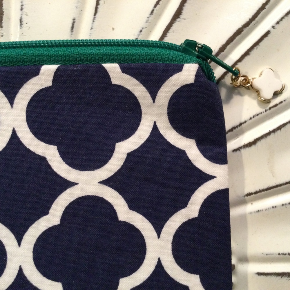 ๐ Bag & Keychain Set - Picture 3 of 5